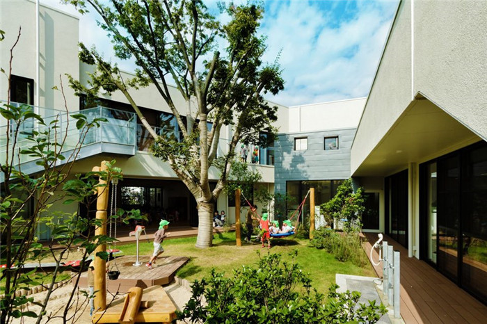 靈動自然的幼兒園中庭裝修設計效果圖