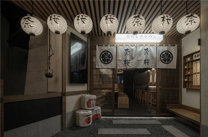 鄭州餐飲裝修公司分享70平日料店創意裝修設計方案