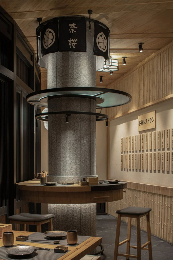 鄭州餐飲裝修公司分享70平日料店創意裝修設計方案